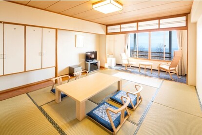 客室からは雫石盆地も見渡せます