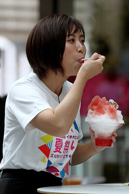 1991年12月22日生まれ、岡山県出身。早稲田大学文学部卒業後、2014年にテレビ朝日に入社。趣味は餃子作り、昼から飲みに行くこと。特技は左の鼻の穴を右の鼻の穴より大きくできること