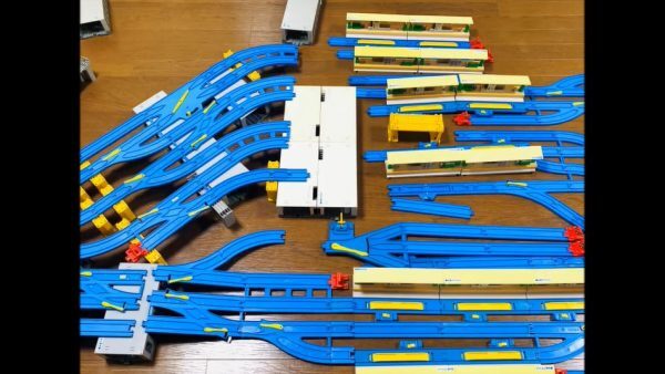 プラレールで「京都駅」を作ってみた。廃盤品も活用して作り込