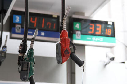 税金だけで1リッターあたり50円を超える! 庶民の生活を圧迫する「課税だらけ」のガソリン