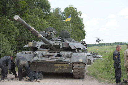 ＮＡＴＯ演習に参加したウクライナが、Ｔ８４が地雷を踏んだ想定で訓練中