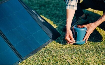 別売品のソーラー充電器などから 本製品に充電することも可能