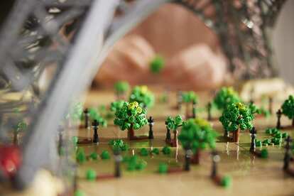 パリの街灯や樹木などの景観