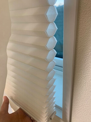 断熱ブラインドは一般的なブラインドとは違って、それだけで空気の壁が作れるため断熱性能が高い