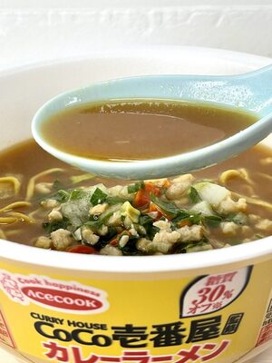 3.「ロカボデリ CoCo壱番屋監修カレーラーメン 糖質オフ」（エースコック）カレー味のカップ麺はおおよそカップヌードルカレーと比較しがちですが、これは辛さもしっかりダイレクトに伝わってくるのでスープ単体でもとても美味しいです