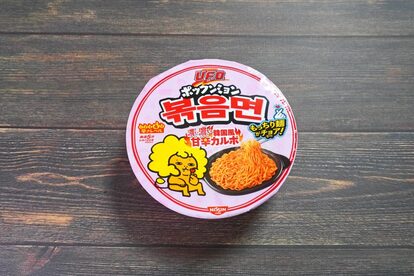 「日清焼そばU.F.O. ポックンミョン 濃い濃い韓国風甘辛カルボ」