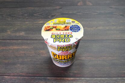「カップヌードル 塩分控えめPRO 1日分のカルシウム&ビタミンD カレー」