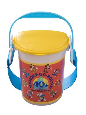 約１５年前のポップコーンバケットを再現！東京ディズニーリゾート４０周年“ドリームゴーラウンド”グミキャンディー、ミニスナックケース付き ！