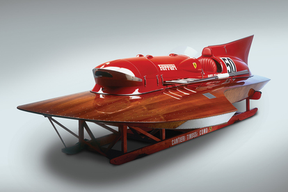 木の板の上に葉巻型Ｆ１ボディを載せたような1930〜60年代「ハイドロプレーン艇」がイカしてた