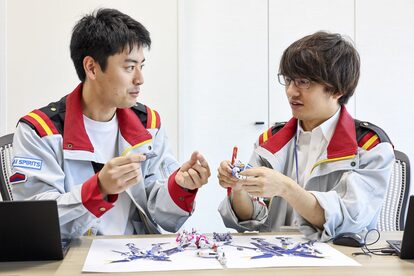【①企画・開発】シールドの分離合体や武器の合体ギミックなども含めて、今までガンプラに触れたことのないお客様でも楽しめるように工夫