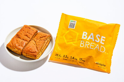 （4）ベースブレッド　メープル（ベースフード）267円／約30種類の栄養素を備えたパン。「もっちり感は良いが、ザラつきをもう少し抑えてほしい」（はんつ氏）