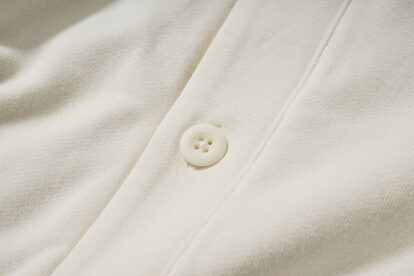 ボタンや前立ての色を統一してある