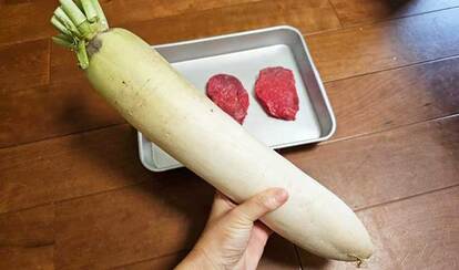 スーパーの肉をアレに漬けて焼いたら？　柔らかすぎて、家族みんなが感動！