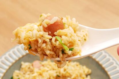 サッポロ一番で悪魔のソーセージチャーハン