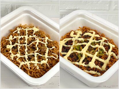 1.「明星 贅沢一平ちゃん夜店の焼そば」（明星食品）右側が贅沢、左側がオリジナルです。画像では伝わりませんが、立ち上がる香りが贅沢の方がさらに芳醇です