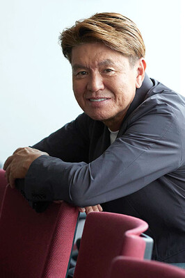 「若手にはまず好きにやらせて、外したときにフォローだけする。最初は大して面白くないんだけど、そのうち面白くなるんだよ(笑)」と語るヒロミ氏