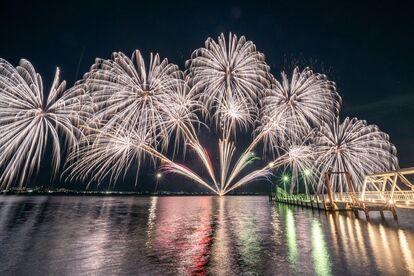 【びわ湖大津プリンスホテル】冬の夜空を彩る迫力の花火とイルミネーション煌めく絶景に包まれる「Biwako Sparkl…