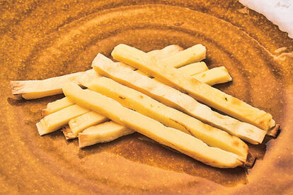 【第9位】柚子胡椒のあとひく辛さが引き立つ焼チーズ／￥429　「コクがあるのに後味さっぱり」（中本）