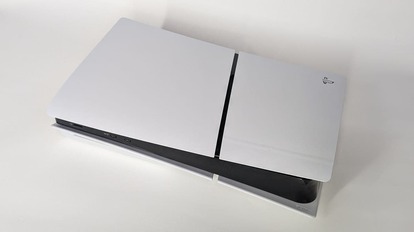 スリムになった新型PS5は想像以上にスタイリッシュ。洗練されたデザインの魅力を旧モデルの比較とともに見ていく_013