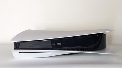 スリムになった新型PS5は想像以上にスタイリッシュ。洗練されたデザインの魅力を旧モデルの比較とともに見ていく_004