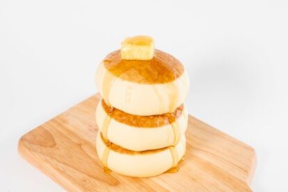 「森永製菓監修　バター香るホットケーキまん」×バター×メープルシロップ