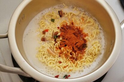 辛ラーメンアレンジ・麺