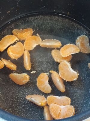 ミカンの薄皮がつるんと剥ける！　家にあるアレを使った裏技に「缶詰みたい」