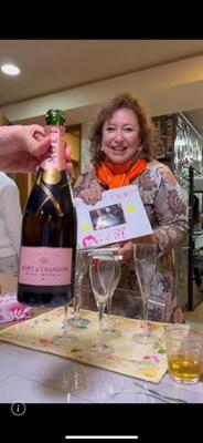 【写真・画像】 キャシー中島、帰宅後に家族から受けたサプライズに感激「派手なパーティーでは無いけど」 1枚目