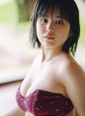 『週刊プレイボーイ』のグラビアに登場した池田レイラ