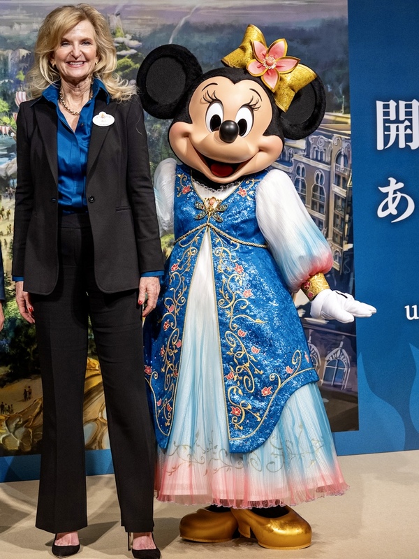 ファンタジースプリングス　ミニー衣装　140センチぐらい ファンタジースプリングス コスプレ 衣装 ミニー dハロ