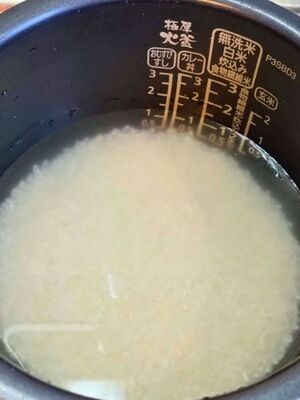 水をためた炊飯釜