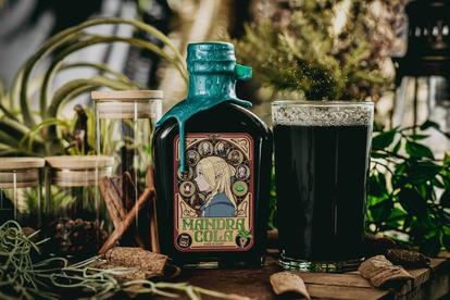 『ダンジョン飯』オリジナルクラフトコーラ「マンドラコーラ」が5月中旬に発売。予約受付中_006