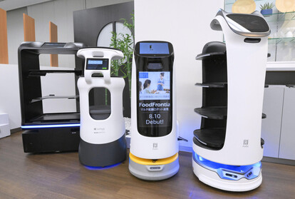 最近では大手チェーン系飲食店を中心に、配膳ロボを導入することでホール業務の削減を図っている。ただしキッチンはまだまだそうはいかないようだ