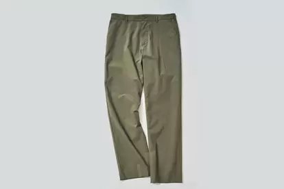 第2位 【ユニクロの神パンツ】オンオフ兼用、手入れもラクで最強!“感動シリーズ”の新作イージーパンツをスタイリストが徹底解説