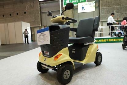 高齢者の足は危険と隣り合わせ! 免許返納後のモビリティとして存在感の高まる「シニアカー」が抱える問題とは