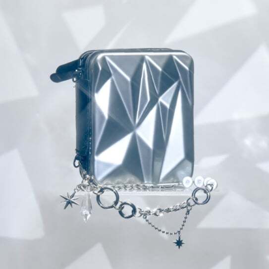 あんスタ』9周年記念グッズが超オシャレ！缶バッジ・アクスタ