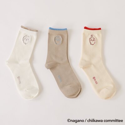 「ちいかわ×靴下屋」レイヤード風ベタ線画刺繡ソックス