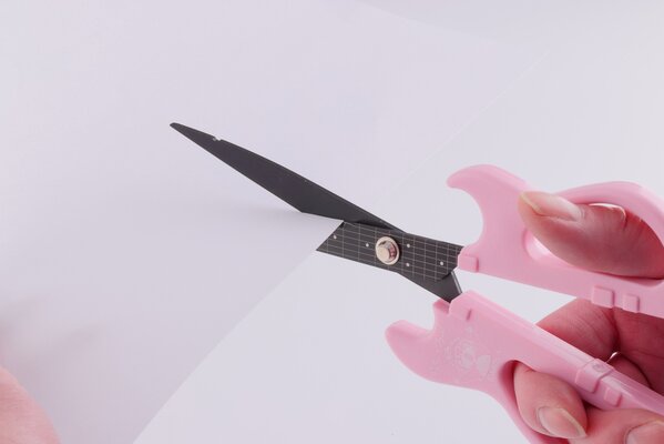 【写真・画像】『ぼっち・ざ・ろっく！』×関の刃物がコラボ！ギター型ハサミが登場、職人が本気で作り込んだ逸品に　2枚目