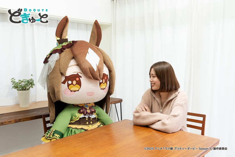 マンハッタンカフェ 巨大ぬいぐるみ ウマ娘 ウマ娘 プリティーダービー』より巨大ぬいぐるみ第14弾が登場しました