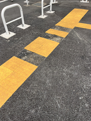 点字ブロックの写真