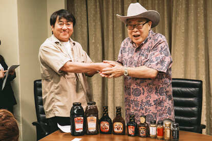株式会社ミモナの池田氏とヨシダソースの吉田会長