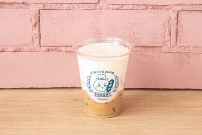 「ちいかわベーカリー」アイスカフェラテ
