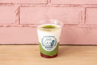 「ちいかわベーカリー」アイス抹茶ラテ