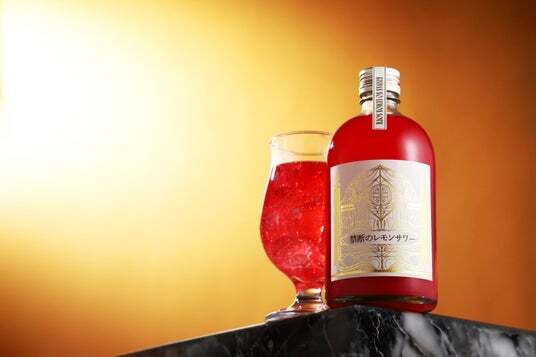 希少な梅「露茜」が生む、紅色のレモンサワー「禁断のレモンサワー」の