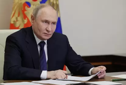 KGB(現FSB)将校として、東ドイツでベルリンの壁の崩壊を目の当たりにした経験を持つプーチンは「西側の価値観」に対する警戒心が極めて強い