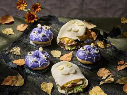 マンスリーベーカリー「おばけのピタサンド/ハロウィーンドーナツ」