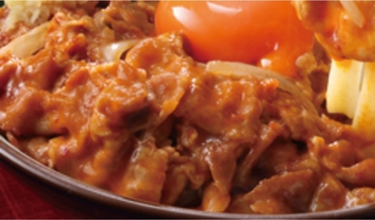 丸亀製麺「旨辛 肉盛りニラ玉ぶっかけうどん」