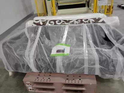 寄贈品実物(ソファー)