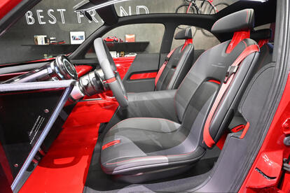 デザインスタディ「ビジョン・クロスコンパクト」が表現する未来のマツダが新しい