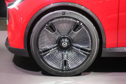 デザインスタディ「ビジョン・クロスコンパクト」が表現する未来のマツダが新しい